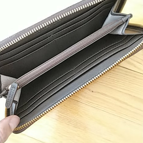 Michael Kors Jet Set zip around wallet - Picture 3 of 4